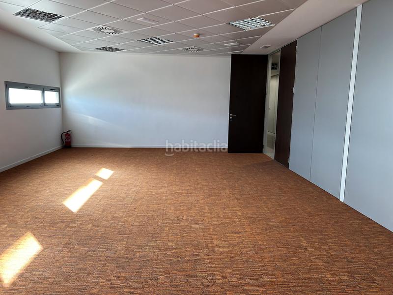Foto 32f08167-fcc9-4cd9-903c-e69864e90563. Office space in Garrapinillos Zaragoza