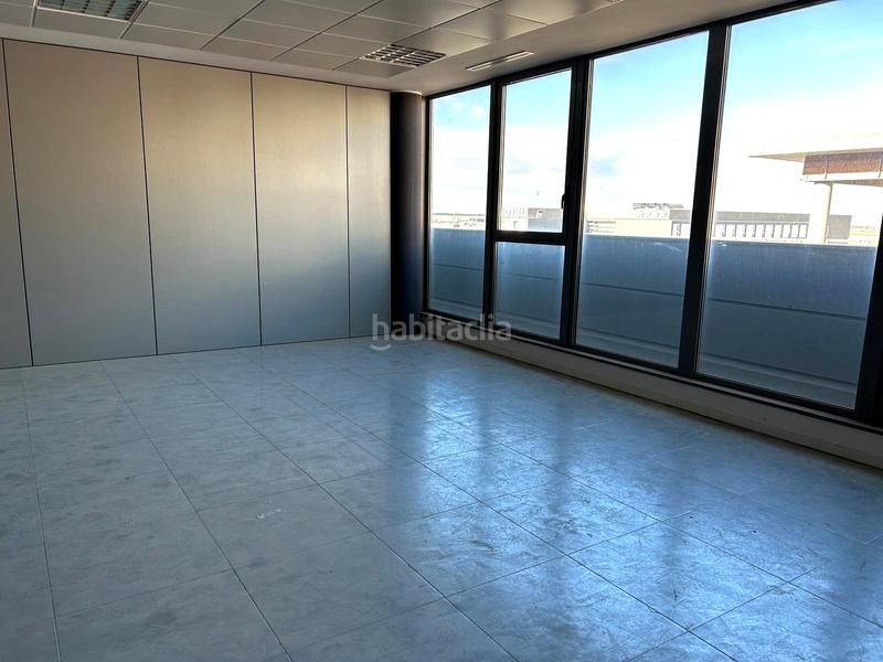Foto 35dfc3bc-c523-4019-811a-d71de40cc665. Office space in calle osca 1 in Garrapinillos Zaragoza