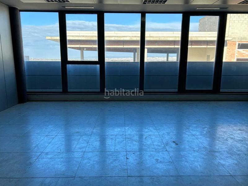 Foto 4d19b0e3-b67a-4e7e-8dc0-21485d8a1124. Office space in calle osca 1 in Garrapinillos Zaragoza