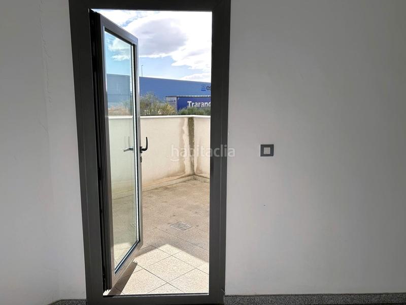 Foto a282ae88-de90-4fd7-bec2-c918e053118e. Office space in calle osca 1 in Garrapinillos Zaragoza