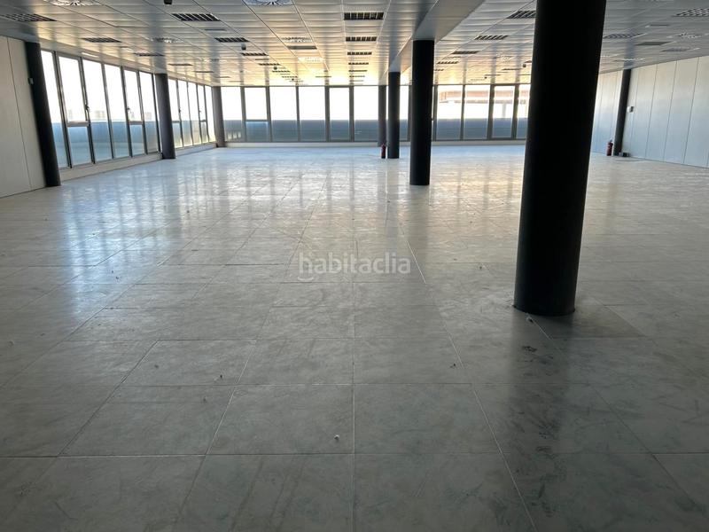 Foto b01e6861-6268-46b5-8083-6597ce6bdd14. Office space in calle osca 1 in Garrapinillos Zaragoza