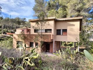 Chalet à Olivella. Venta de casa independiente en calle arc de sant marti de olivel