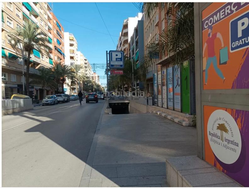 Foto b24f0620-138f-47b8-b6ed-1bbc6e8d207e. Aparcament cotxe a Plaza Elíptica - República Argentina Gandia