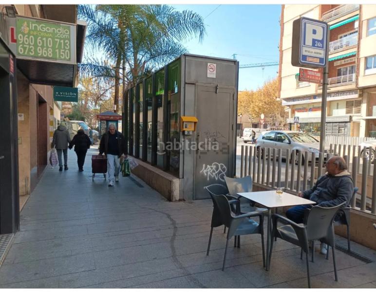 Foto af952e45-18e9-420f-9bf8-62044589953a. Autoparkplatz in Plaza Elíptica - República Argentina Gandia