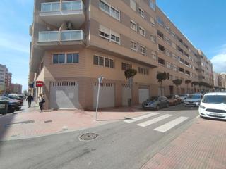 Business premise in Carrer del Mestre Falla 30