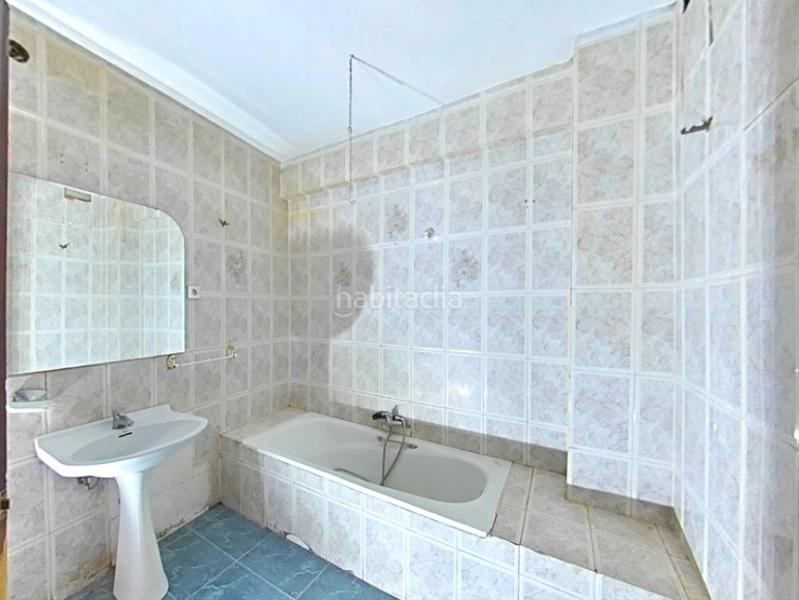 Foto 17f89dae-9c86-4c87-b602-3d96ef75ce42. Casa aparellada amb aparcament a Arrayanes Linares