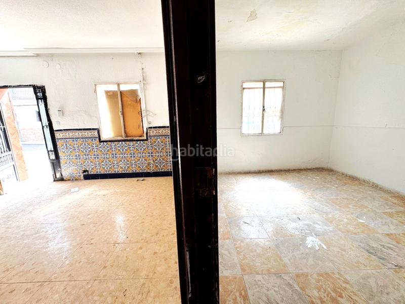 Foto 757a3dc3-cf5f-411e-a74e-c330b8a24f69. Casa aparellada amb aparcament a Arrayanes Linares