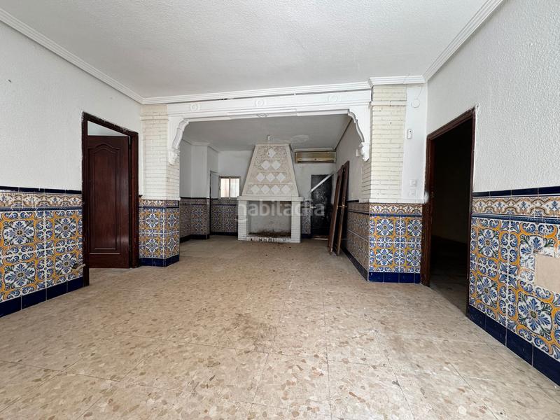 Foto fcf50972-f3d6-41ae-9394-39b1d94c574b. Casa aparellada amb aparcament a Arrayanes Linares