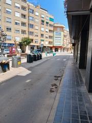 Local Comercial  Calle doctor gomez ferrer. Excelente local comercial a reformar