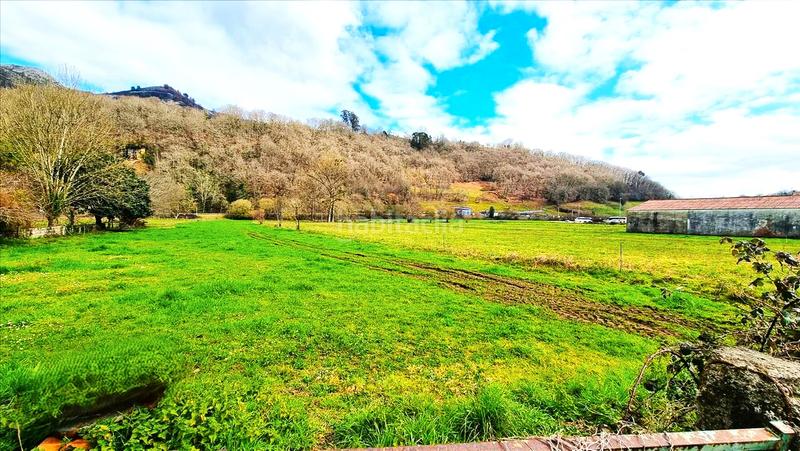 Foto ad86d50a-bb10-47ba-87b3-c340e0e29c95. Terreno residenziale in calle vega de contranquil 10 in Cangas de Onís