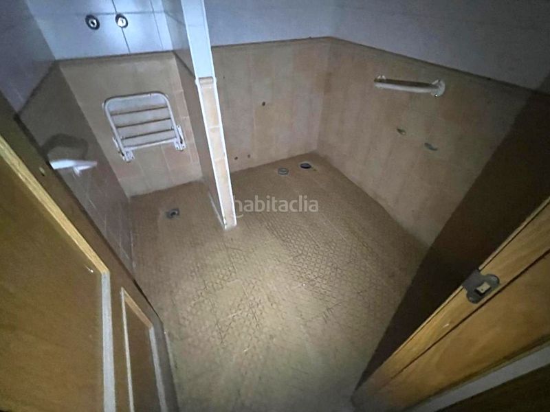 Foto c0ce47ea-2b19-45a8-b9a5-6755dbac0d93. Edificio in avenida castillo de Escalona 101 in Escalona