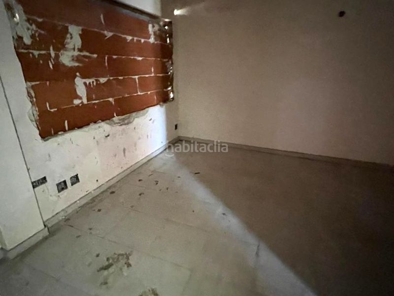 Foto fd52805b-9f97-4ae4-abc3-c8ac916b37d7. Edificio in avenida castillo de Escalona 101 in Escalona