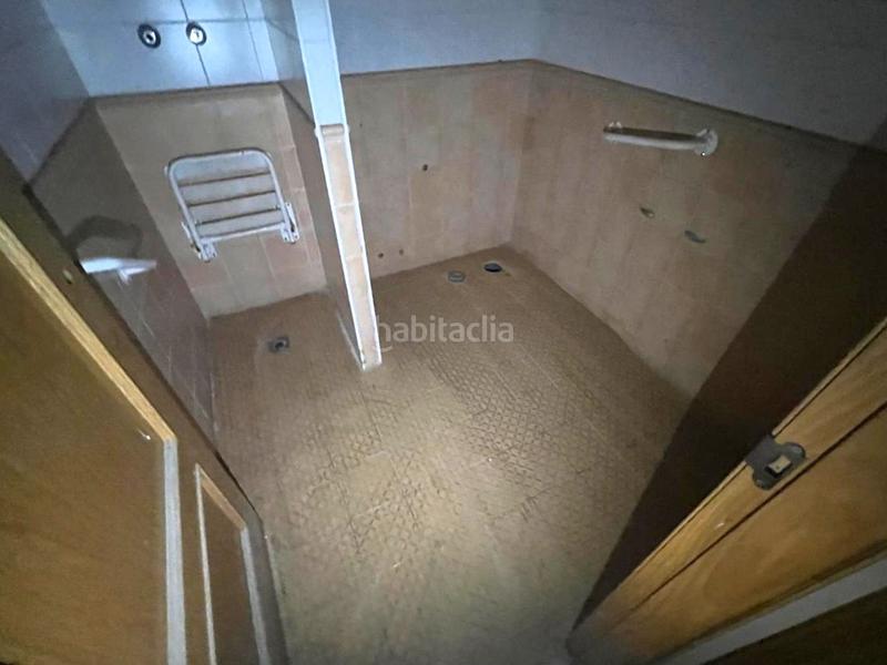 Foto c0ce47ea-2b19-45a8-b9a5-6755dbac0d93. Edificio en avenida castillo de Escalona 101 en Escalona