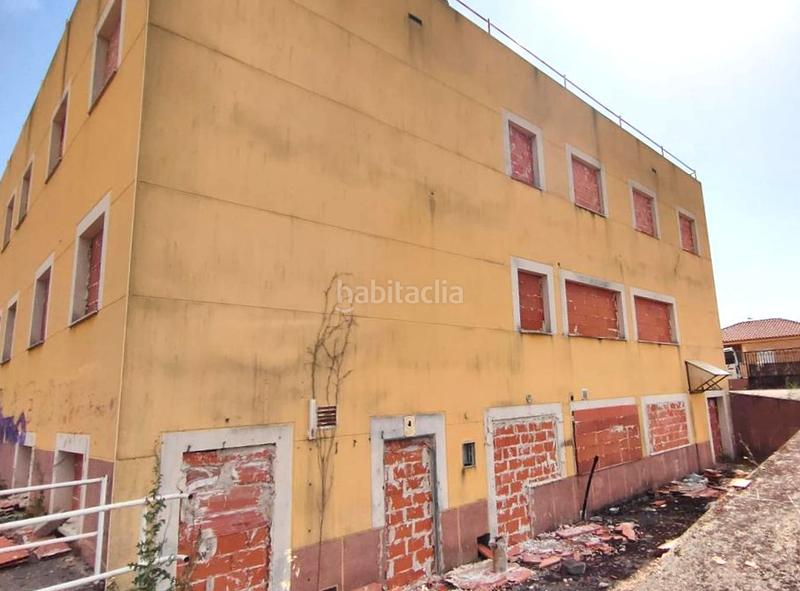 Foto db7731a7-95fc-40b4-baa4-5ef18b127109. Edificio en avenida castillo de Escalona 101 en Escalona