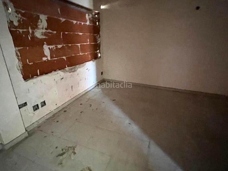 Foto fd52805b-9f97-4ae4-abc3-c8ac916b37d7. Edificio en avenida castillo de Escalona 101 en Escalona