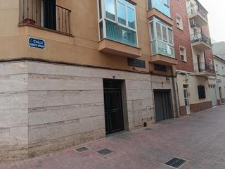 Car parking in Calle Roberto Molina