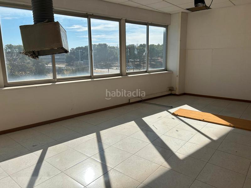 Foto b0b07f5f-c931-4efb-a084-5c551998910b. Büro in Oliver Zaragoza