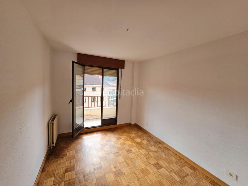 Foto 6d76aed5-ad77-4f80-81e9-3b2c530e8cbe. Piso en Pradoluengo