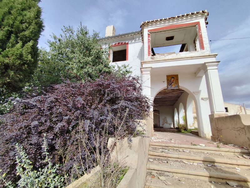 Foto b0536c4d-c6d0-4fe7-8f3d-ec901ae8e7cf. Edificio in Caravaca de la Cruz