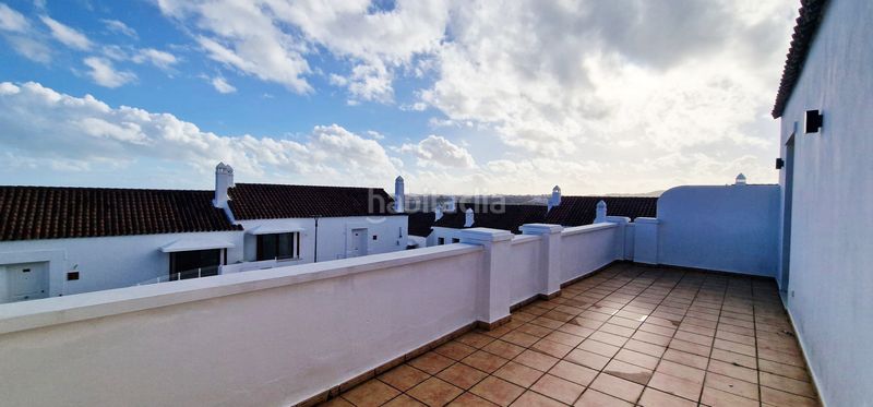 Foto a18fdf18-9795-44b8-8dd3-d447ab138e93. Casa adossada amb aparcament a Doña Julia Golf Casares