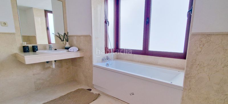 Foto b9e91605-148b-4d60-bc3a-612ea6da1341. Casa adossada amb aparcament a Doña Julia Golf Casares