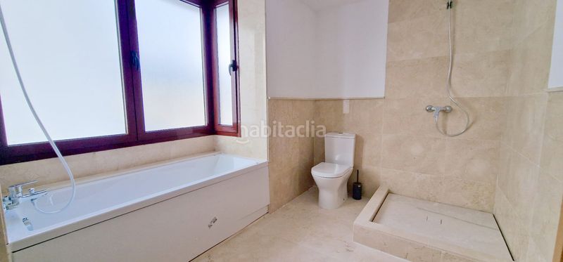 Foto ced10946-9c08-43e7-85ed-04c495d472e6. Casa adossada amb aparcament a Doña Julia Golf Casares