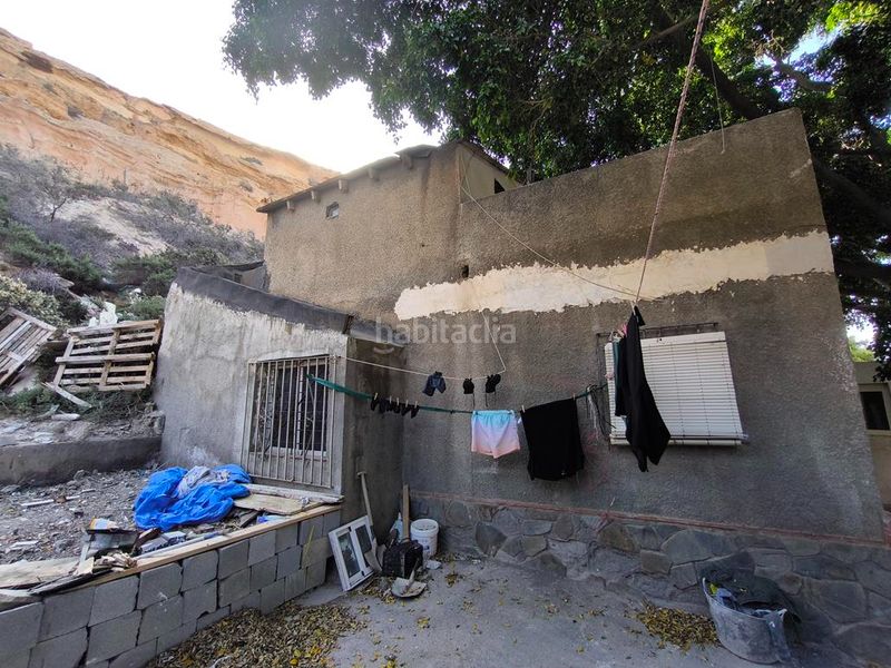 Foto 453898d9-0e01-41b0-a58a-a5ec699d73c7. Casa adosada en La Chanca - Pescadería Almería
