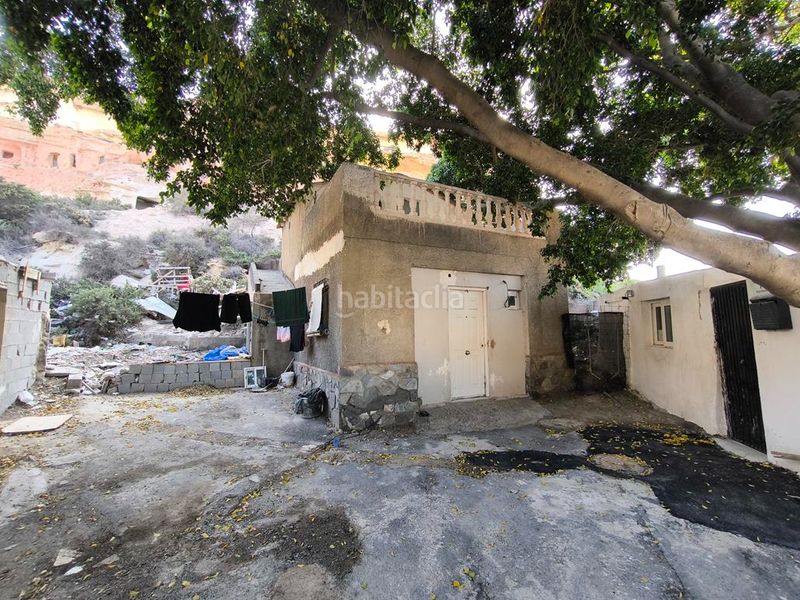 Foto 7b6599ae-e3c9-43c9-8624-1b7a924dc1f4. Casa adosada en La Chanca - Pescadería Almería