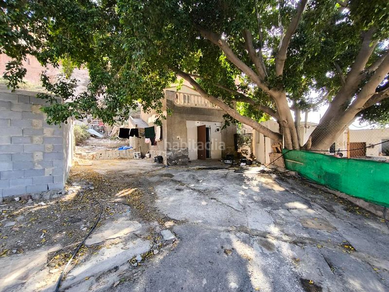 Foto 991c57a1-9d31-4f28-988e-9d6c96905ef7. Casa adosada en La Chanca - Pescadería Almería