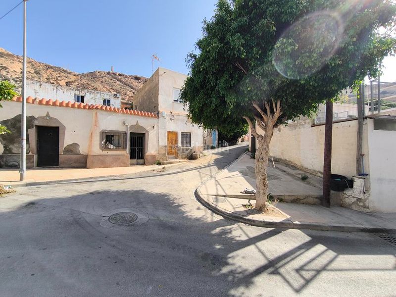 Foto 9b44428e-9101-4bc1-9bf5-bf3542867643. Casa adosada en La Chanca - Pescadería Almería