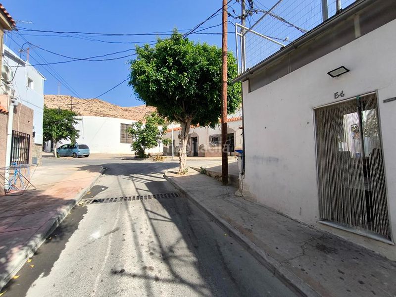 Foto 9be18b02-1345-4e99-8383-ef4eb3bb20f6. Casa adosada en La Chanca - Pescadería Almería