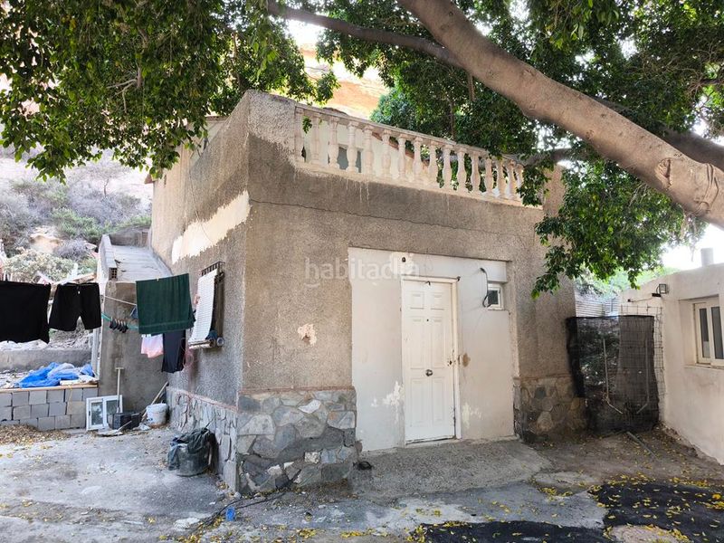 Foto b1250f0e-51e0-43e1-b10b-b4b363d44381. Casa adosada en La Chanca - Pescadería Almería