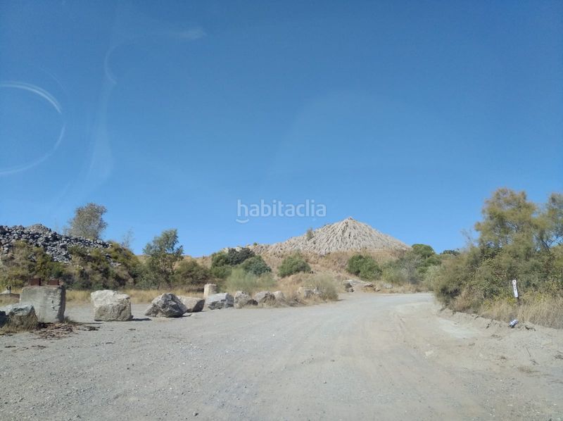 Foto d6712dd6-fe1b-43d0-9f8f-86904efbb8d9. Finca rústica en Lora del Río