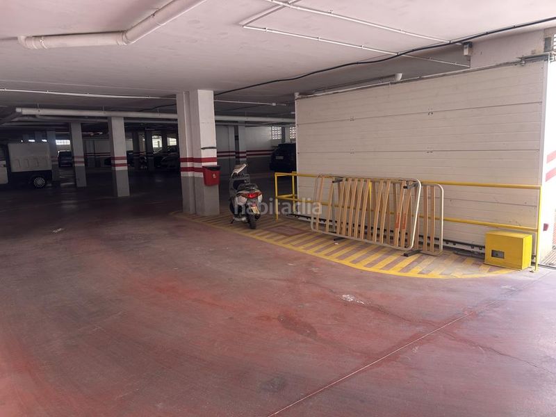 Foto 7589ce98-6c00-4fb6-a788-4e17cb3a7811. Motorradparkplatz in Vera ciudad Vera