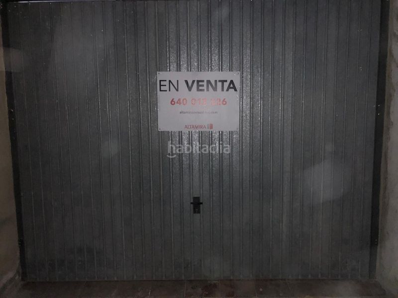 Foto c2cba675-0046-439d-a101-6ed80be6f075. Parking coche en Arjona
