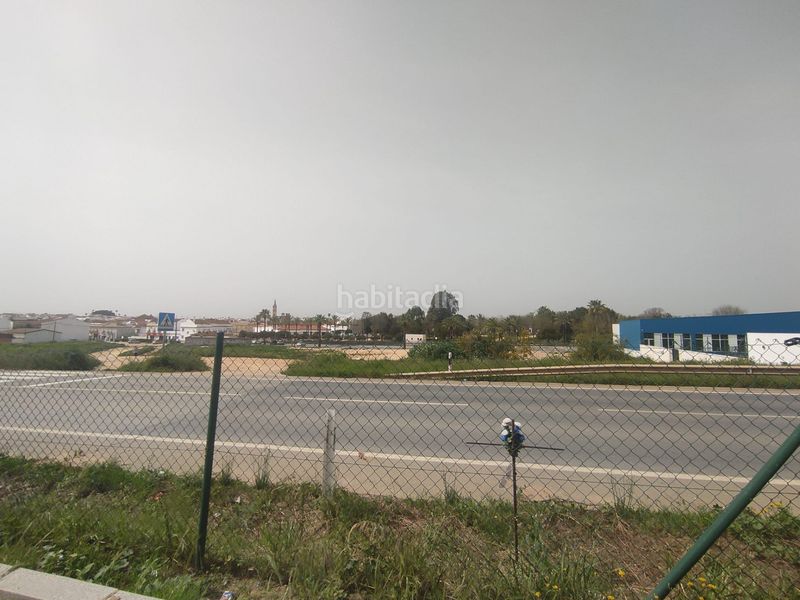 Foto ac423ceb-30bd-4c49-9eb3-635f489e0747. Aparcament cotxe a Trigueros