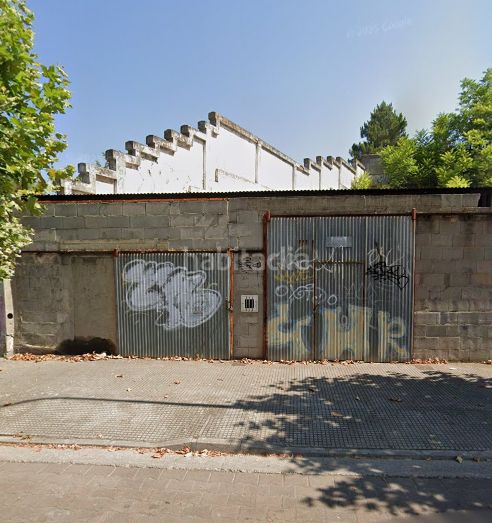 Foto 98592da6-ed94-49a3-a997-c9f0e4b6d7a1. Aparcament cotxe a Flores de Sil - La Placa Ponferrada