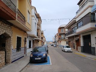 Flat  Carrer filipines