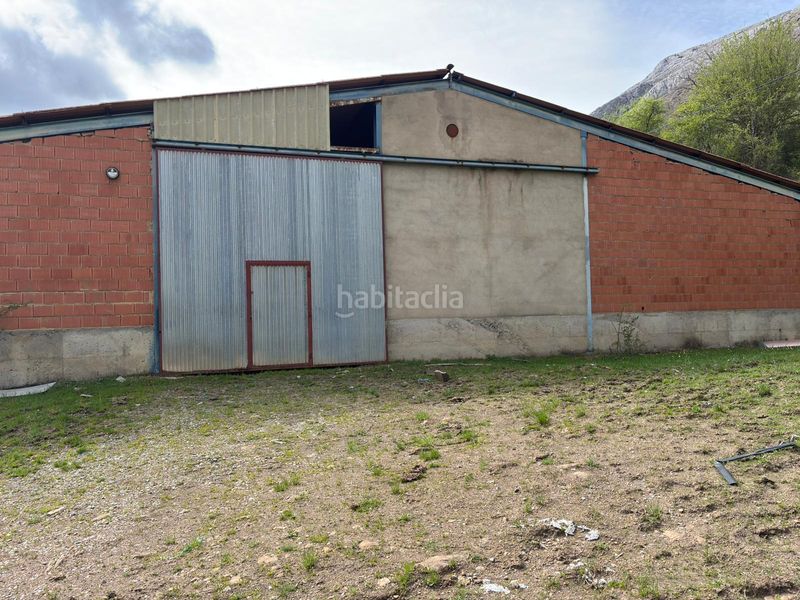 Foto f801b86a-fa54-4977-b204-cdae3d0f0e84. Nave industrial en Valdepiélago