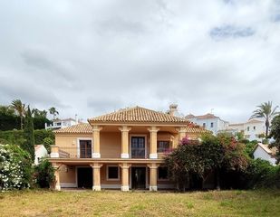 Chalet  Carril de la resinera. Chalet independiente de estilo mediterráneo con amplia parcela y