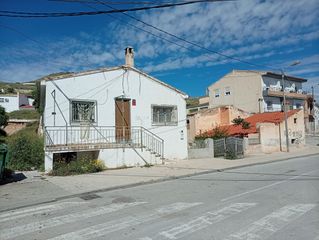 Chalet  Calle salvia. Casa a reformar en baza