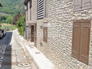 Foto d2b7d191-f109-478e-976f-2c4dcedff42b. Aparcament cotxe a Esterri d´Àneu