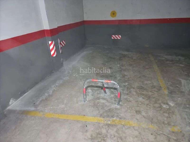 Foto f47bcb47-86c8-4c6e-b44e-e70992118e14. Aparcament cotxe a Morell (El)