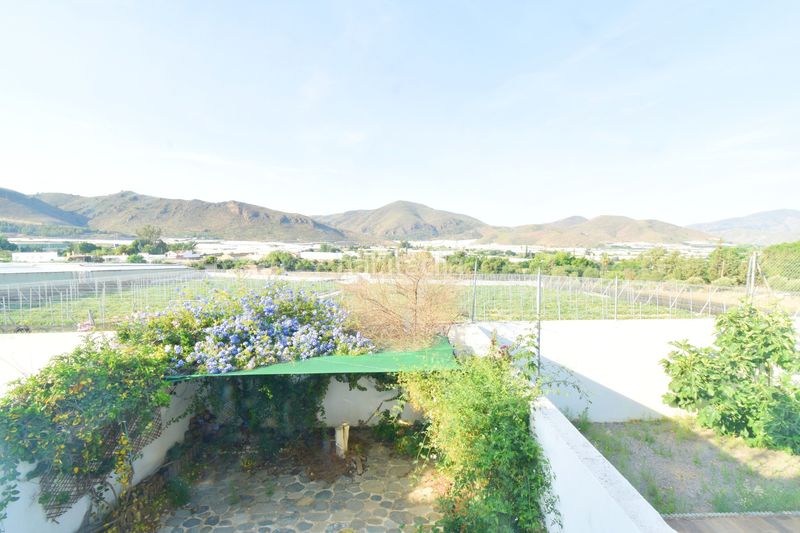 Foto e3fc760f-1fad-464c-96f6-a27e4c37c7c2. Casa amb aparcament a Berja