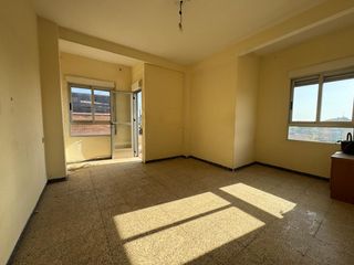 Etagenwohnung  Calle de santa rita. Piso en cuarta planta sin ascensor, distribuida en 3 dormitorios