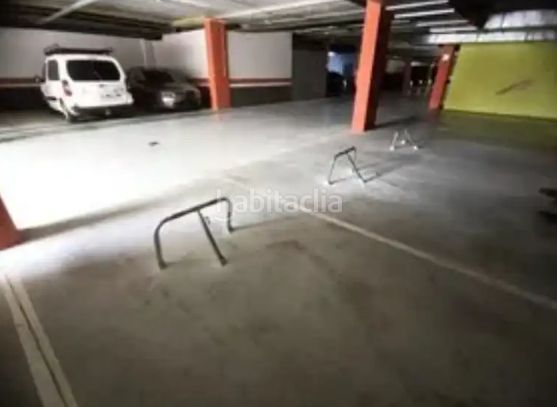Foto acbbfcbd-f133-4954-a856-732ff7664a43. Parking coche en Polígono San Cristóbal Valladolid