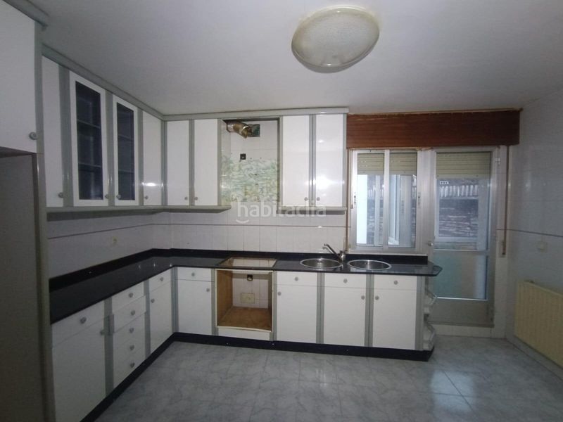 Foto e2cba415-198e-4cb6-8df9-6cbcd00f3d22. Piso venta de piso + garaje en rúa valiña-san salvador (pontevedra) en Poio