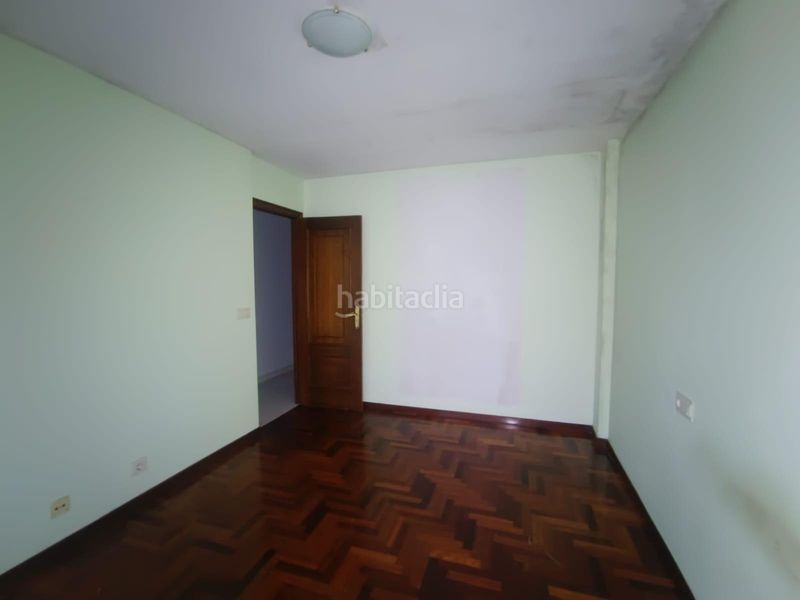 Foto e44d0dea-030e-4fe1-9c83-594df7165f60. Piso venta de piso + garaje en rúa valiña-san salvador (pontevedra) en Poio