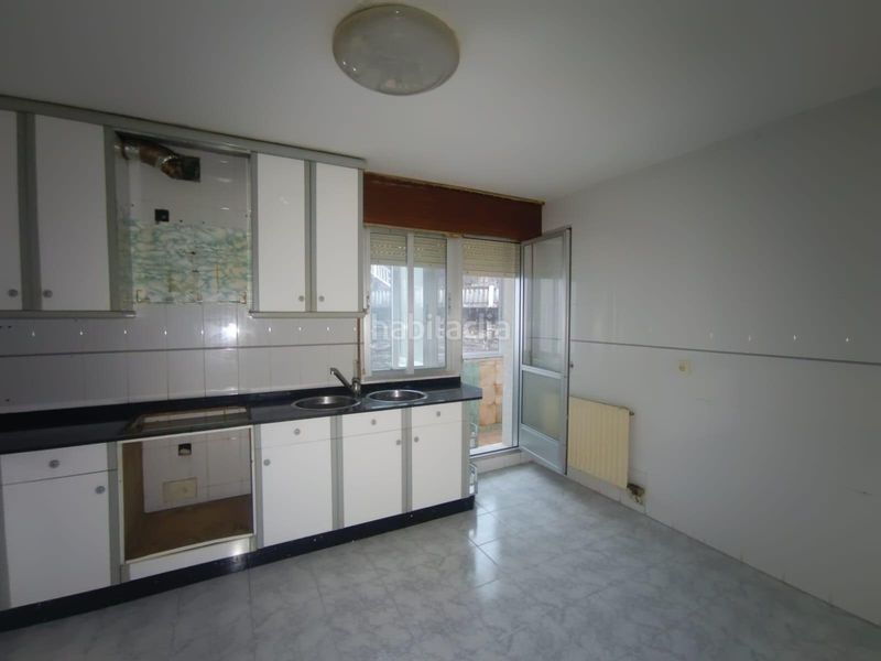 Foto fc966f6d-7f95-409a-a2fd-cdd62a2290d6. Piso venta de piso + garaje en rúa valiña-san salvador (pontevedra) en Poio