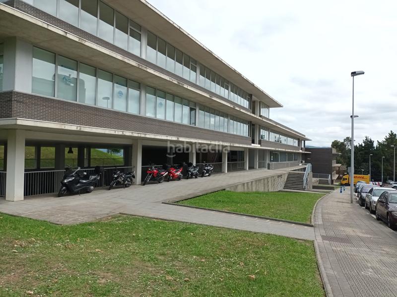 Foto f04e6624-5ba0-42f0-8f0a-e0ac9dc0ac0b. Parking coche en Erandio